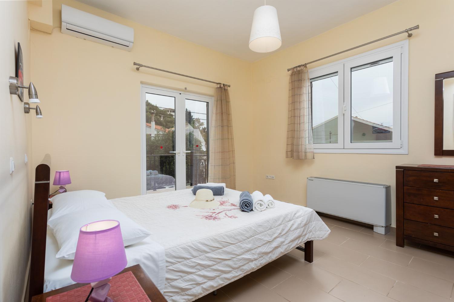 Villa Konstantinos Katávolos Exteriör bild