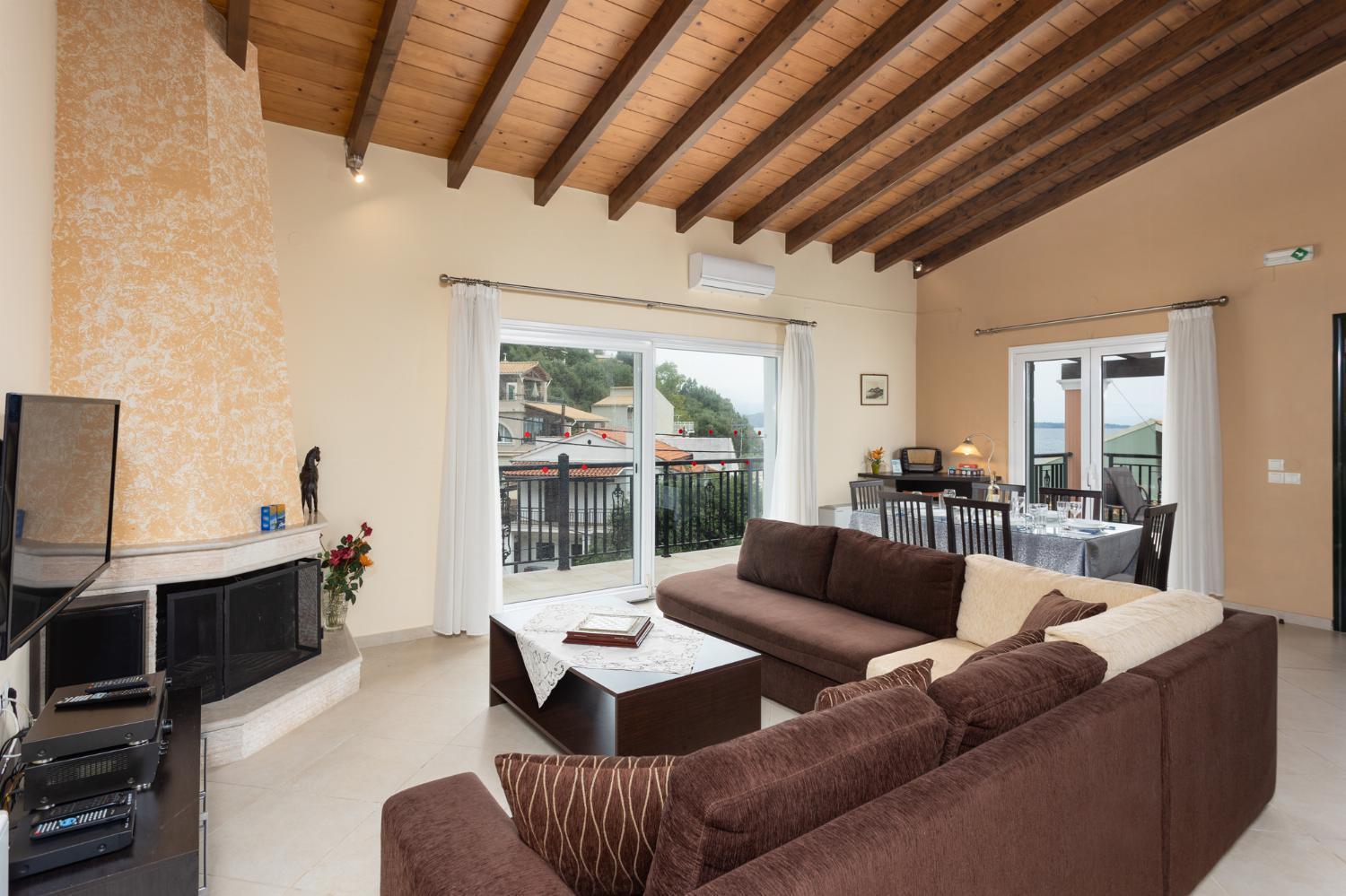 Villa Konstantinos Katávolos Exteriör bild