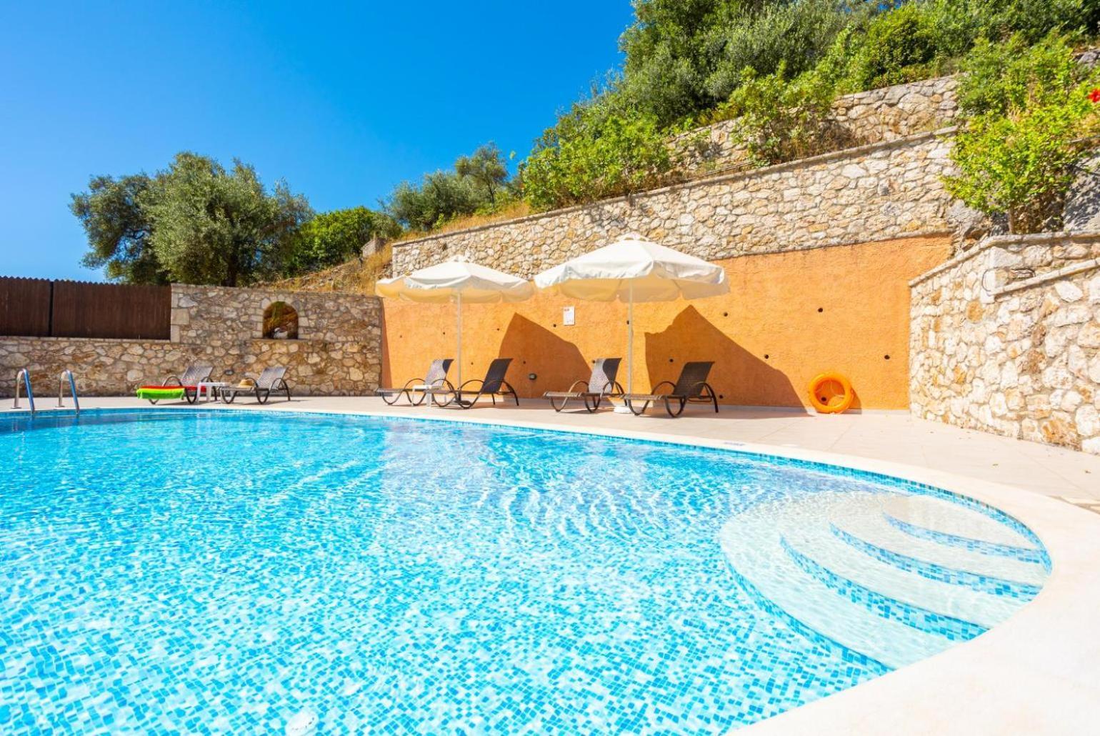 Villa Konstantinos Katávolos Exteriör bild